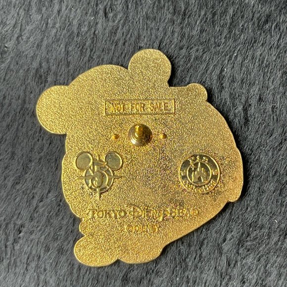 Mickey‎ Prize Tokyo Disney Sea 5th Anniversary Pin - Picture 2 of 3